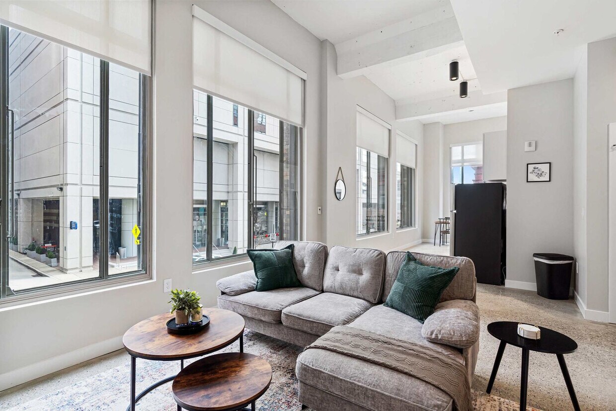 Foto principal - 205 W 4th St