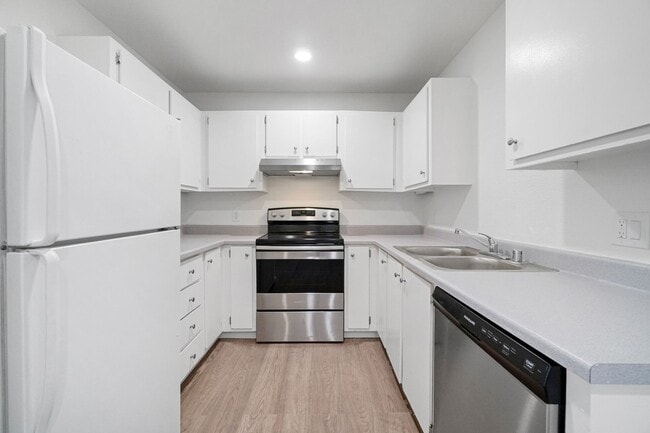 Building Photo - Cute 2 bedroom, 2 bath Condo for rent in R...
