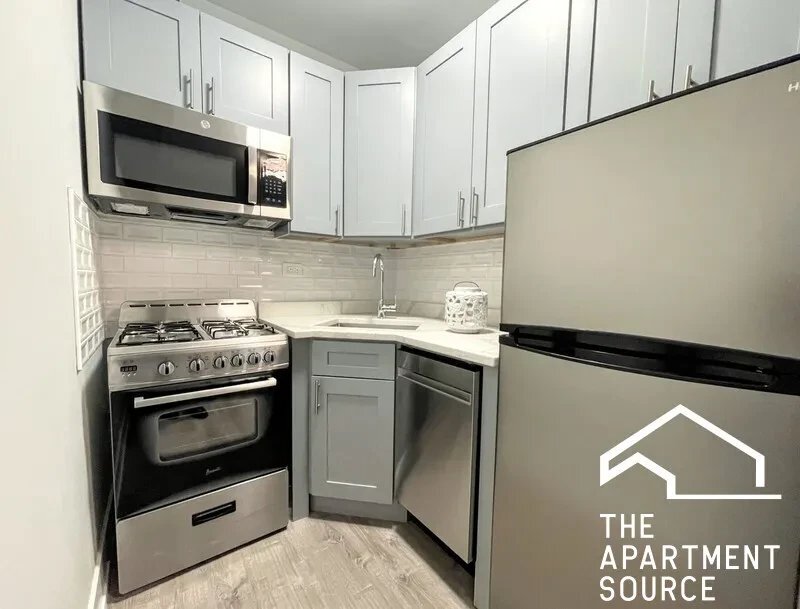 Photo - 505 W Belmont Ave (Chicago, IL)