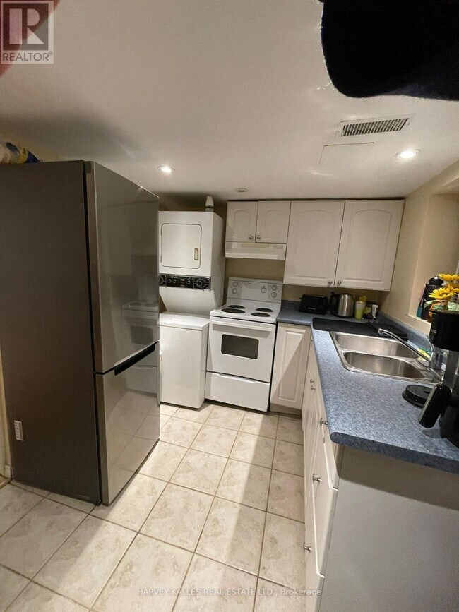 Photo du bâtiment - 32 Fuller Ave