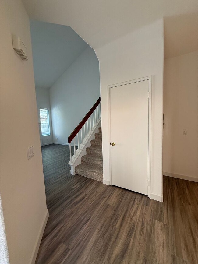 Building Photo - Terrific 2br/2Ba Townhome in La Cresta -  ...