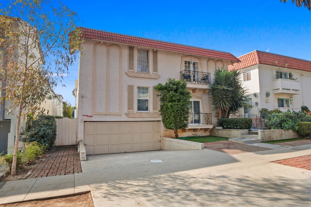Foto del edificio - 848 7th Street in Santa Monica - steps to Montana Ave!