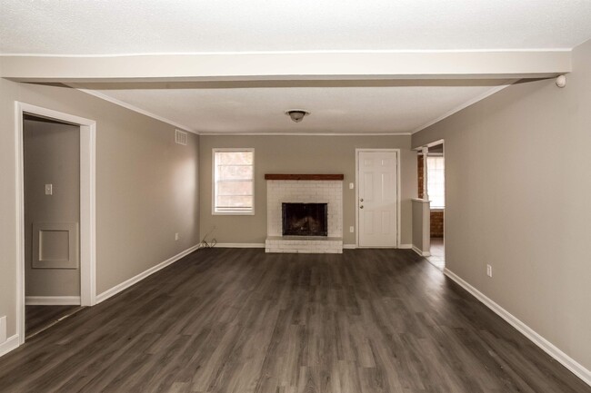 Building Photo - 2999 Morningview Dr