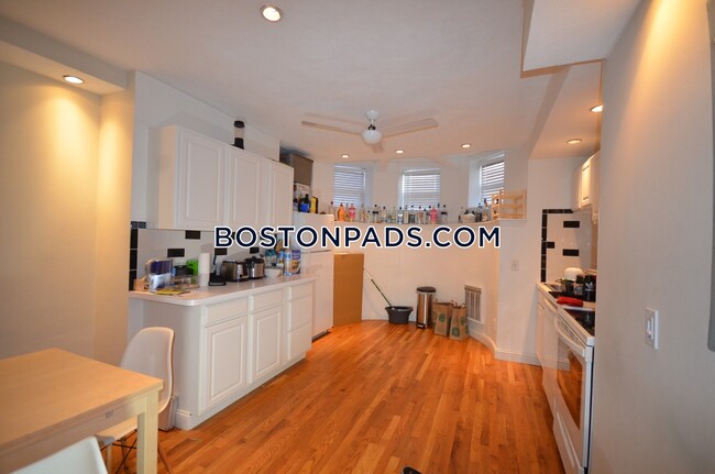 Building Photo - 57 Westland Ave