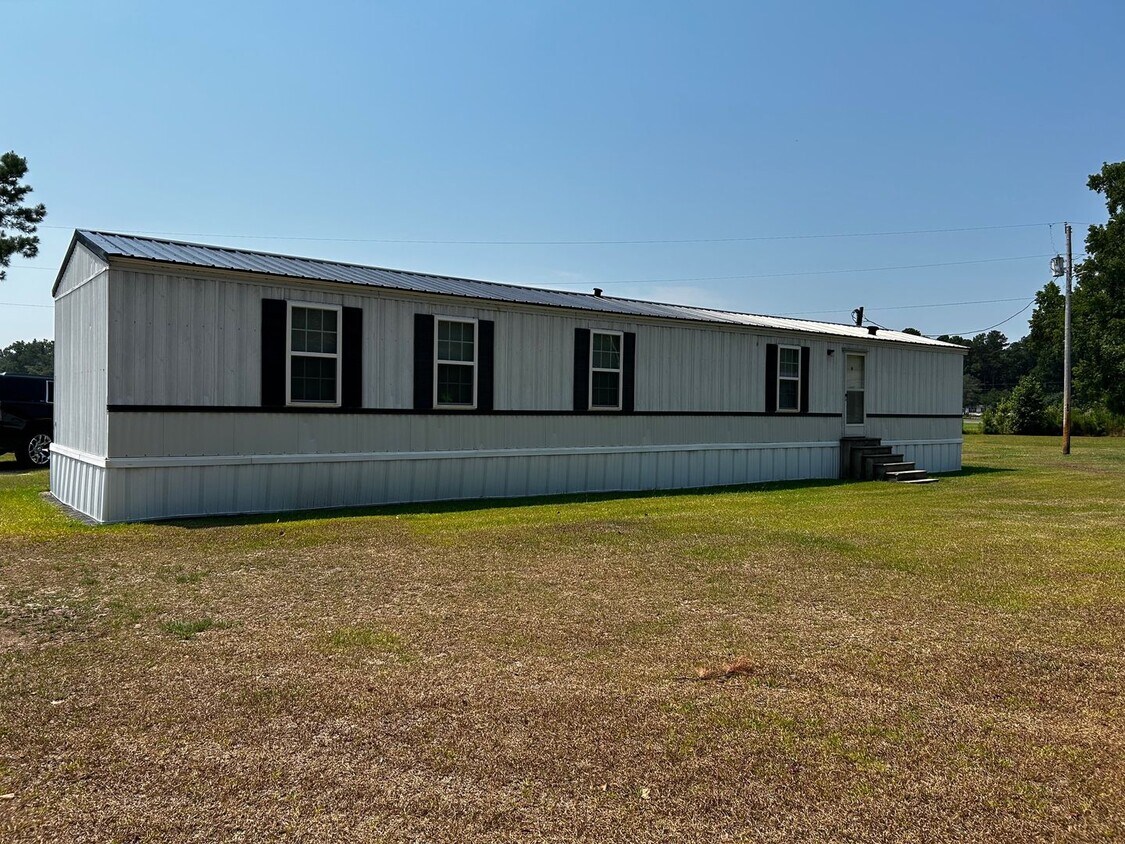 2053 Deep Branch Rd, Lumberton, NC 28360 House Rental in Lumberton