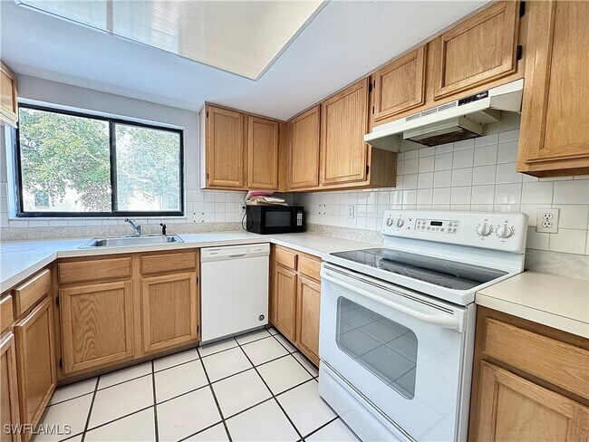 Building Photo - 9652 Windsor Gardens Ln