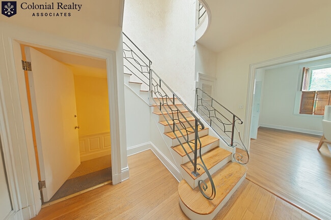 Building Photo - 1712 Beacon St
