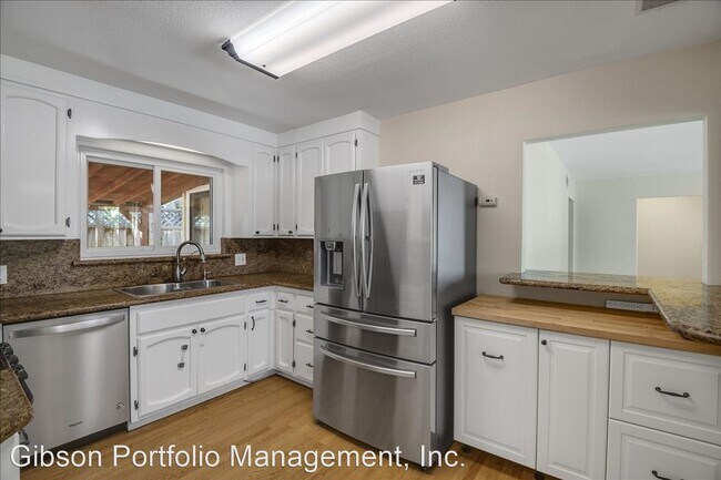 Foto del edificio - 3 br, 2 bath House - 802 James Ave.
