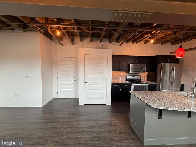 Foto del edificio - 820 W Market St