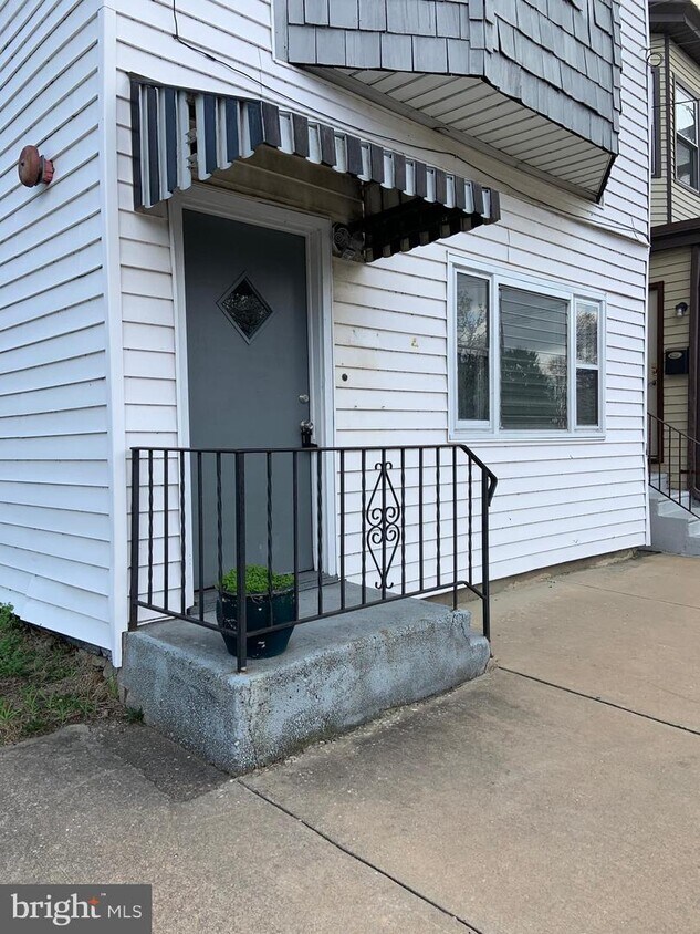 Primary Photo - 132 S King St