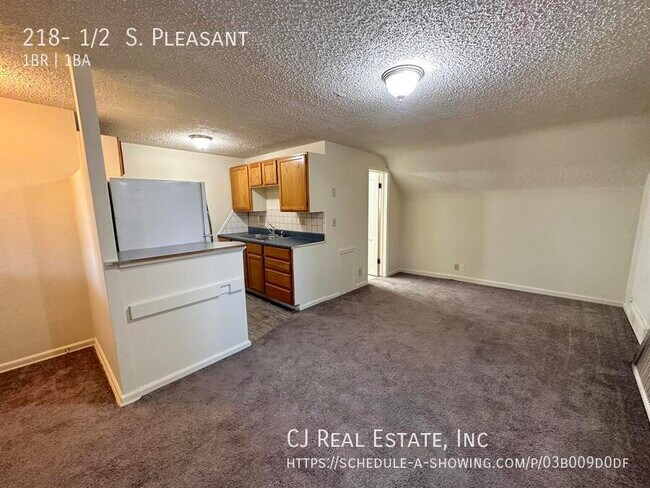 Foto del edificio - 218- 1/2  S. Pleasant-