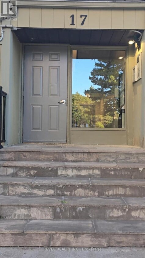 Photo principale - 2699-2699 Battleford Rd