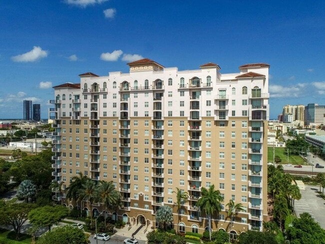 Building Photo - 616 Clearwater Park Rd