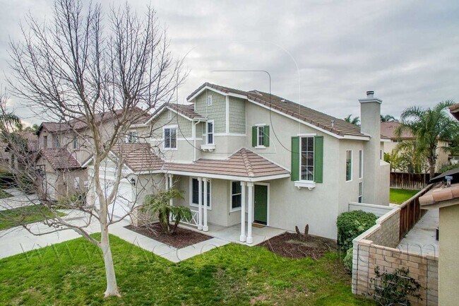 Foto del edificio - Open-Concept 4BD Home with Granite Counters & Attached Two-Car Garage