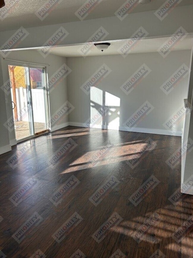 Foto del edificio - 3502 Triton Ave