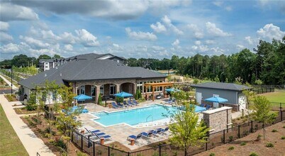 Building Photo - 100 Oakbrook Dr