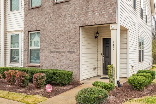 Building Photo - Beautiful 4BR, 2.5BA End Unit Townhome in East Raleigh - Available Now!