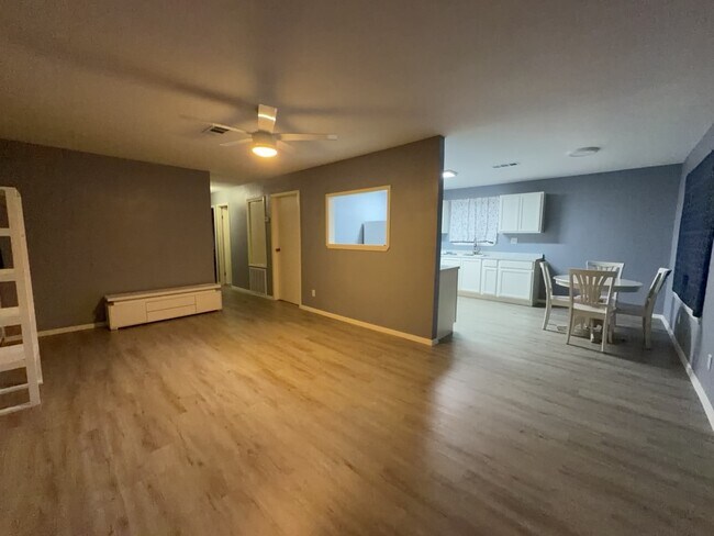 Foto del edificio - 15118 Carraway Ct