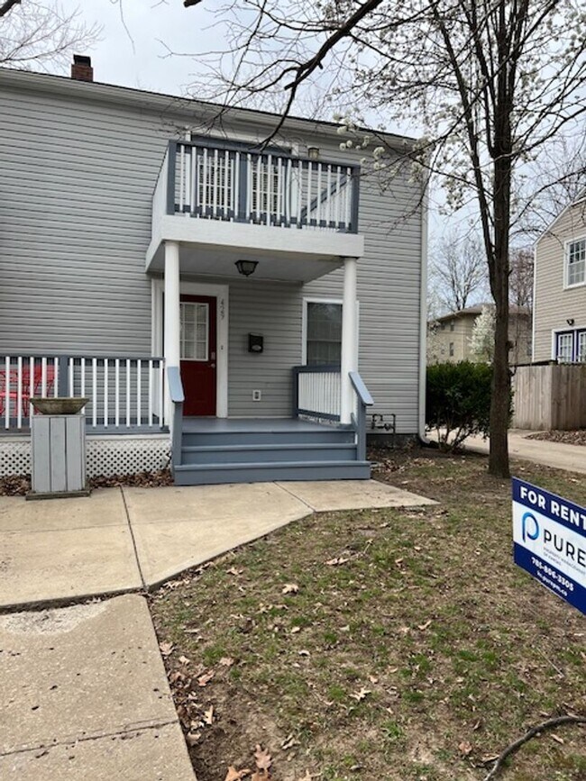 Building Photo - 429 E 63rd Terrace
