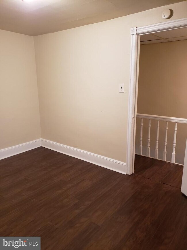 Building Photo - 3026 W 2nd St