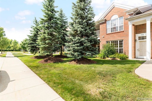 Building Photo - 16868 Dover Dr