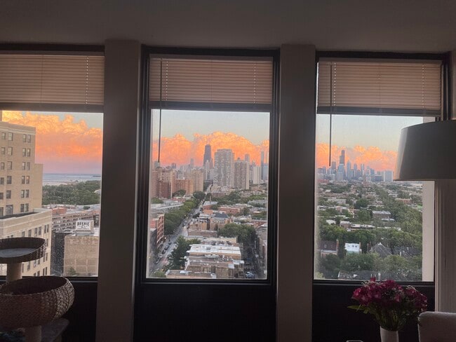 Foto del edificio - 444 W Fullerton Pky