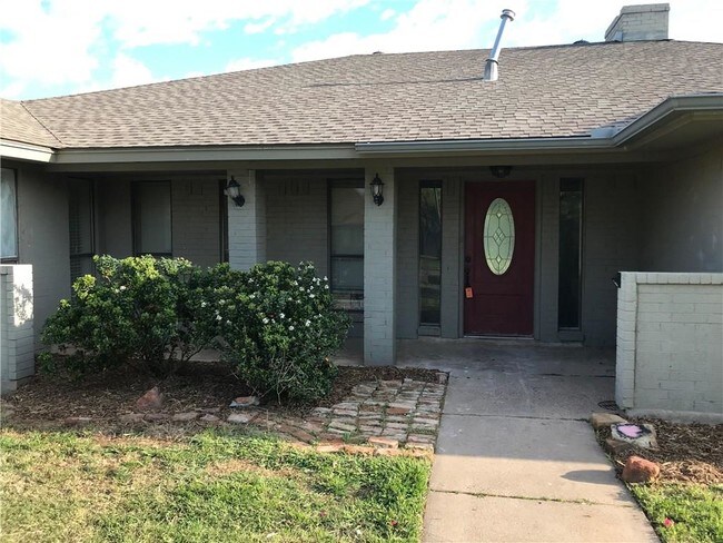 Building Photo - 1334 Canterbury Dr