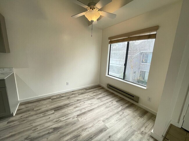 Foto del edificio - ONE MONTH'S RENT FREE!! SPACIOUS 2BD/2BA APARTMENT IN RICHMOND, CA!!!