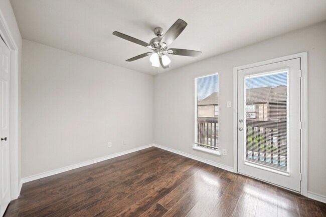 Foto del edificio - 12905 Woodforest Blvd
