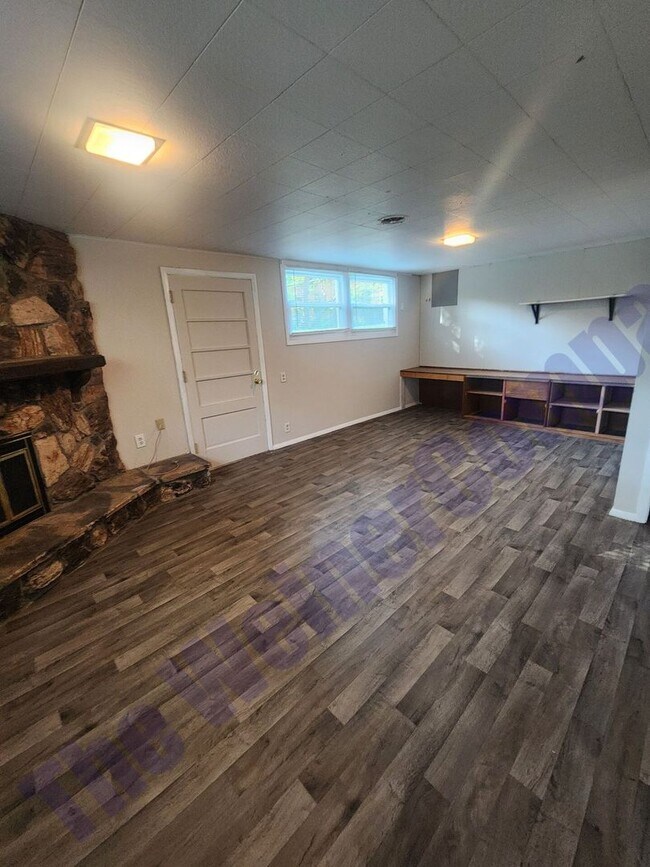 Foto del edificio - 4 Bedroom 2 bath House Available August 1st!