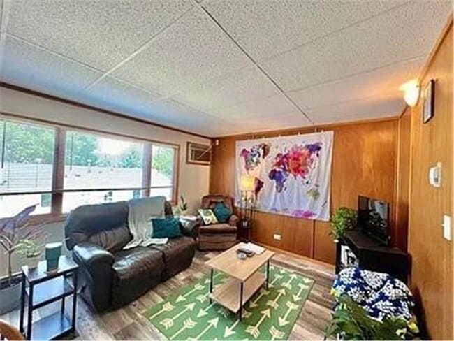 Foto del edificio - 553 Lemon St N