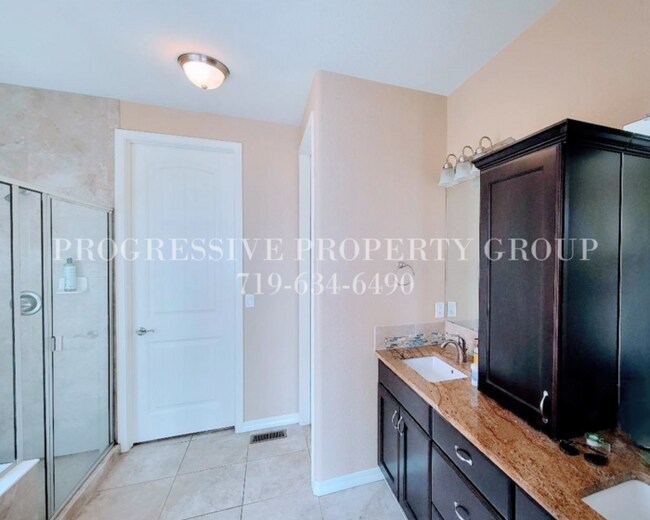 Building Photo - 2349 Lone Willow View