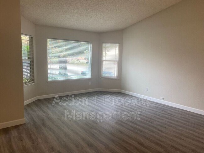 Foto del edificio - 2527 Spyglass Hills Rd