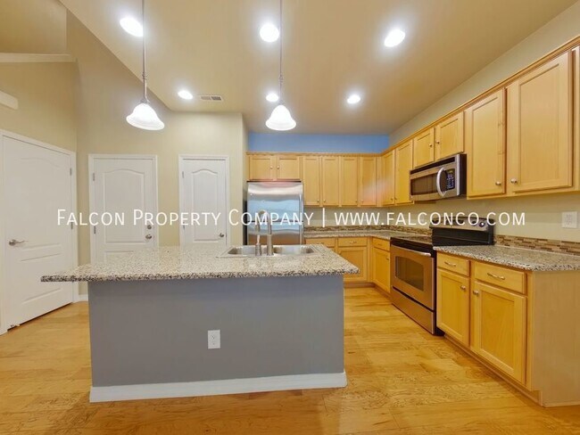 Foto del edificio - Beautiful Townhome In Gold Hill Mesa!  - A...