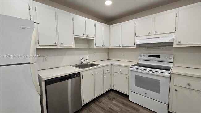 Foto del edificio - 1300 NE Miami Gardens Dr
