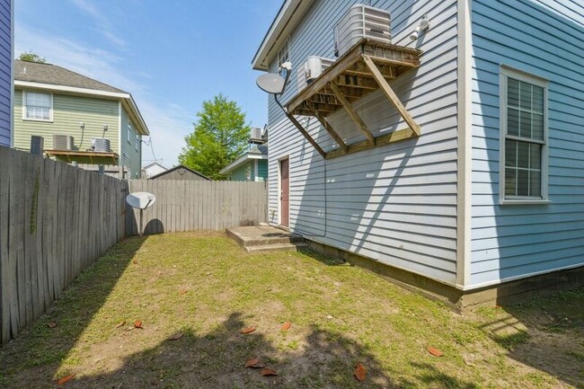Building Photo - 401 N Tonti St