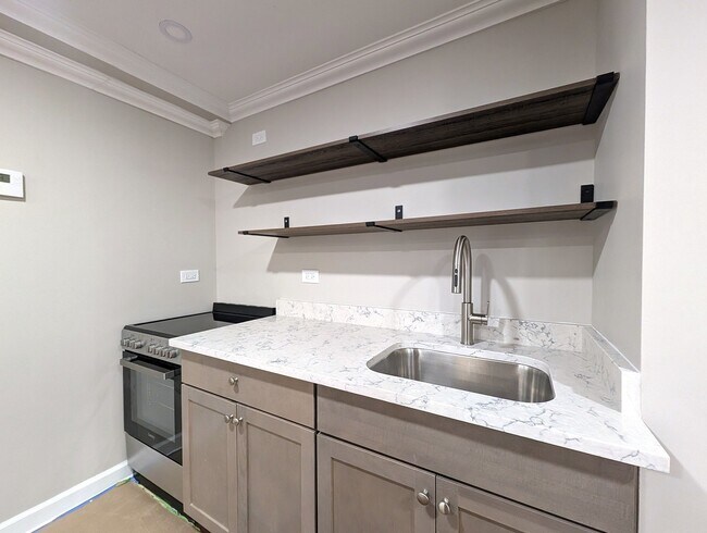 Foto del edificio - 300 S Austin Blvd