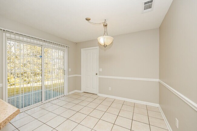 Building Photo - 10002 Syracuse Dr