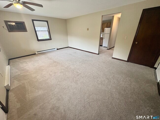 Foto del edificio - 302 Boston Post Rd