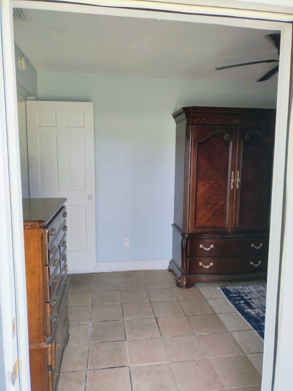 Foto del edificio - 1113 E Oak St