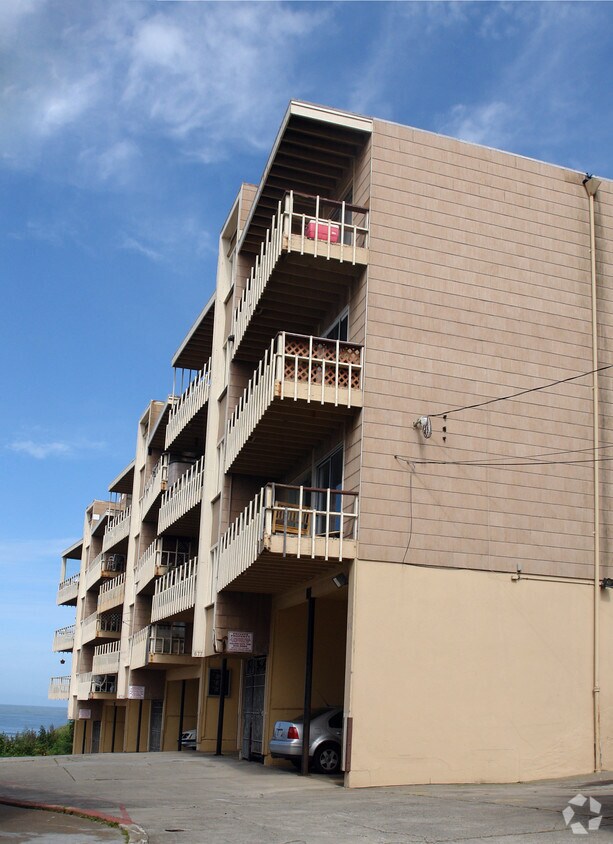 Building Photo - 677-681 48th Ave