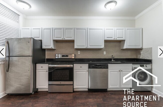 Building Photo - 3345 N Marshfield Ave