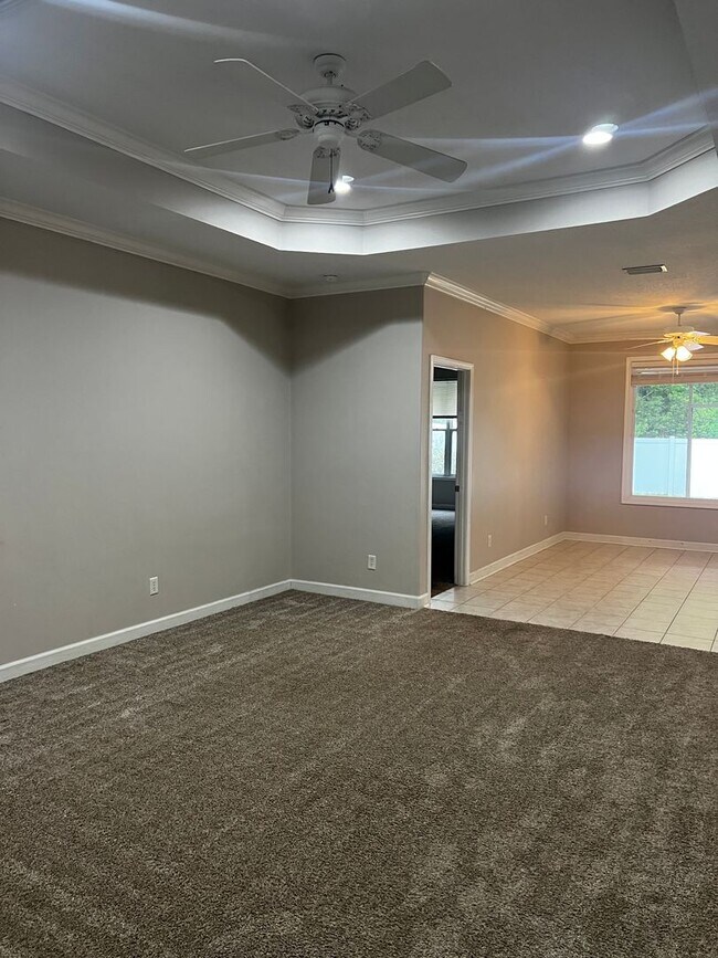 Foto del edificio - 3/2 fenced in yard with pool access!