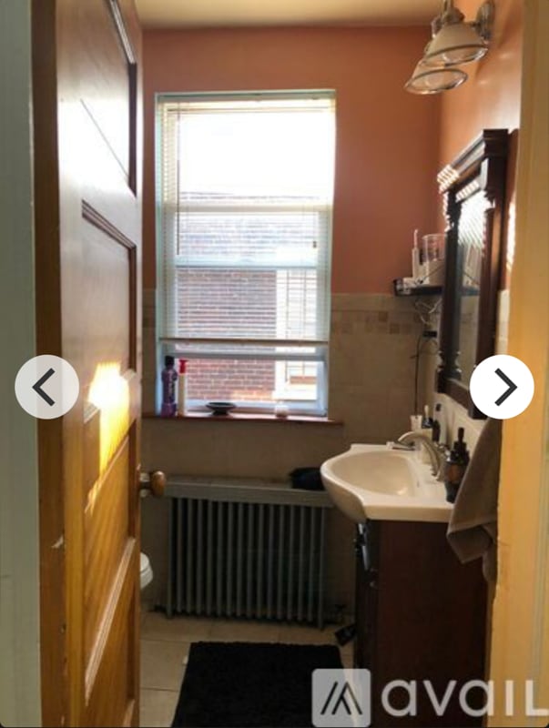 Photo - 722 League St House