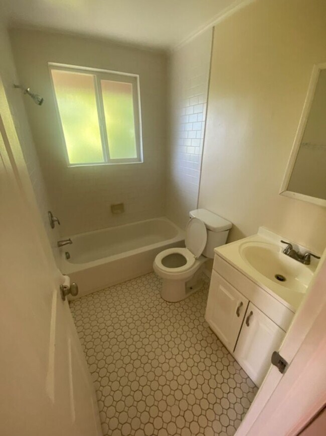 Building Photo - Conveniently located Studio - Lakewood CO