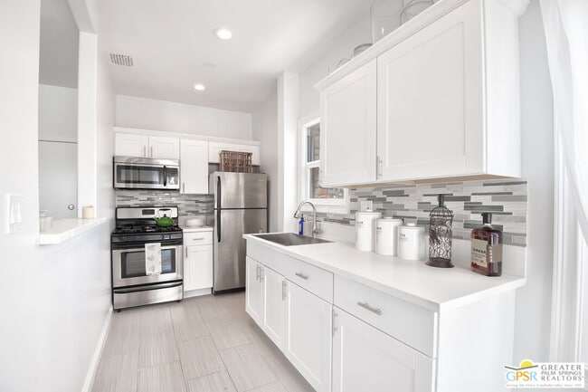 Foto del edificio - 250 S Kenmore Ave