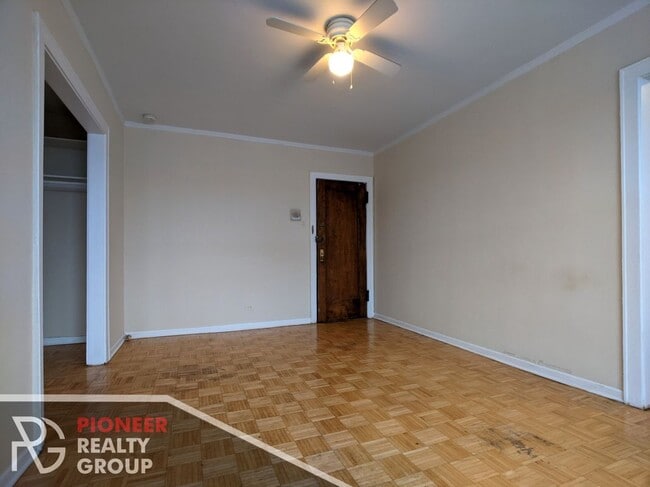 Foto del edificio - 739 W Belmont Ave