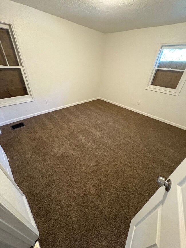 Building Photo - LIMITED TIME**1/2 OFF DEPOSIT**