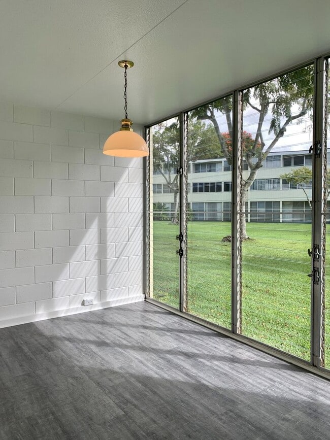 Building Photo - Mililani - Nahoa Apartments: 2 Bed, 1 Bath, Pet Friendly!