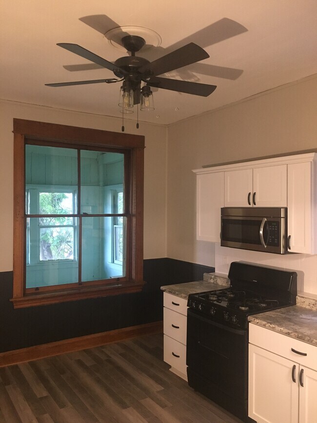 Kitchen - 3103 W Augusta Blvd